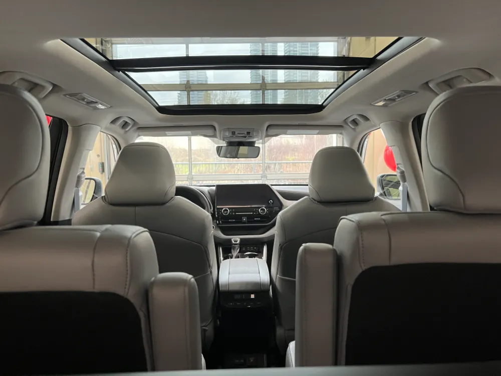 2023 highlander hybrid limited white w graphite interior 28